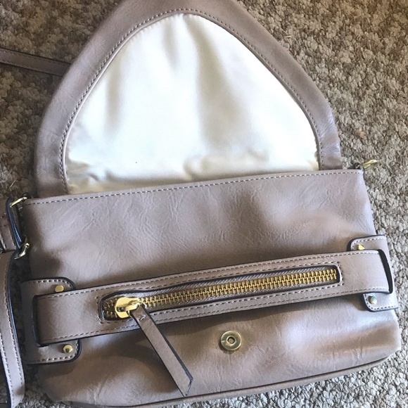 NICOLE MILLER -NEW YORK CITY- CROSSBODY PURSE - Picture 4 of 5